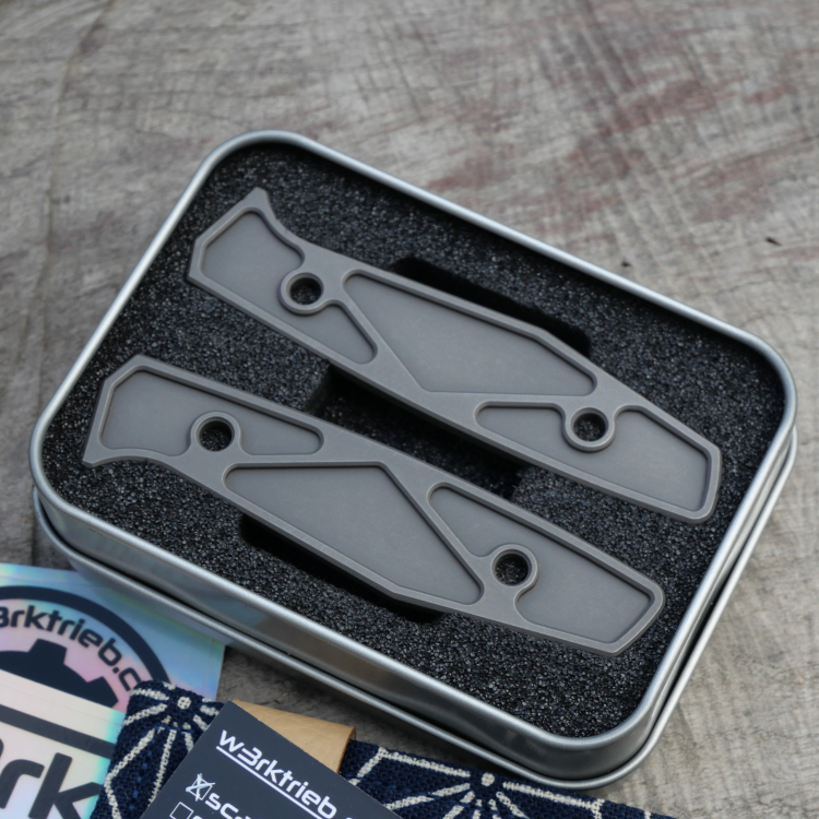 TITAN - triangle dark wash - Griffschalen für das AK1 - Titan Grade 5 (Ti 6AI 4V)