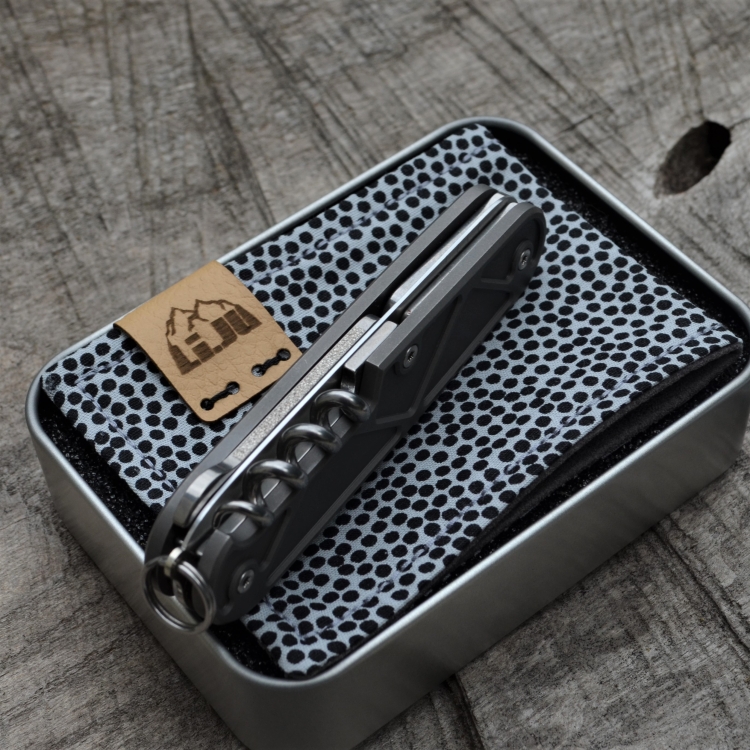 TITAN - triangle dark wash geschraubt - Brückenschalen - oc - fertigmontiertes Taschenmesser - Titan Grade 5  (Ti 6AI 4V) - 91mm