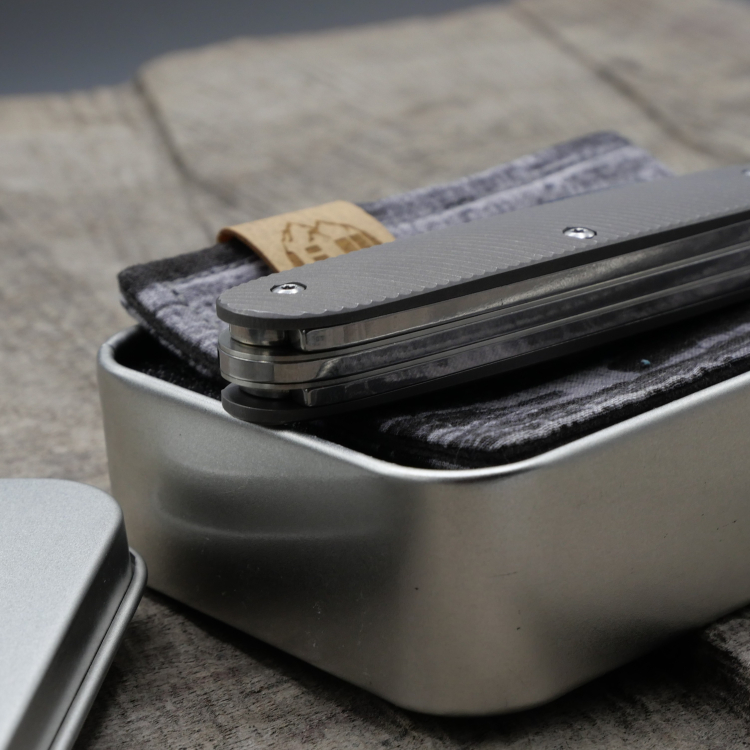 Preview: TITAN - contoured lines one-five - dark wash - fertig montiertes Taschenmesser - Titan Grade 5  (Ti 6AI 4V)  - 93mm