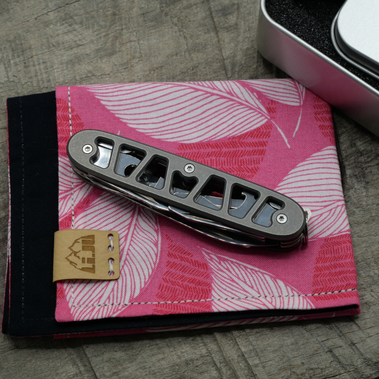 TITAN - SKELETON - used wash - fertig montiertes Taschenmesser - Titan Grade 5  (Ti 6AI 4V)  - 93mm