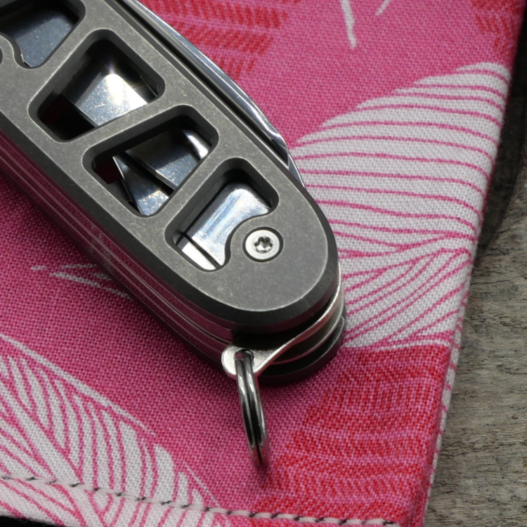 Preview: TITAN - SKELETON - used wash - fertig montiertes Taschenmesser - Titan Grade 5  (Ti 6AI 4V)  - 93mm