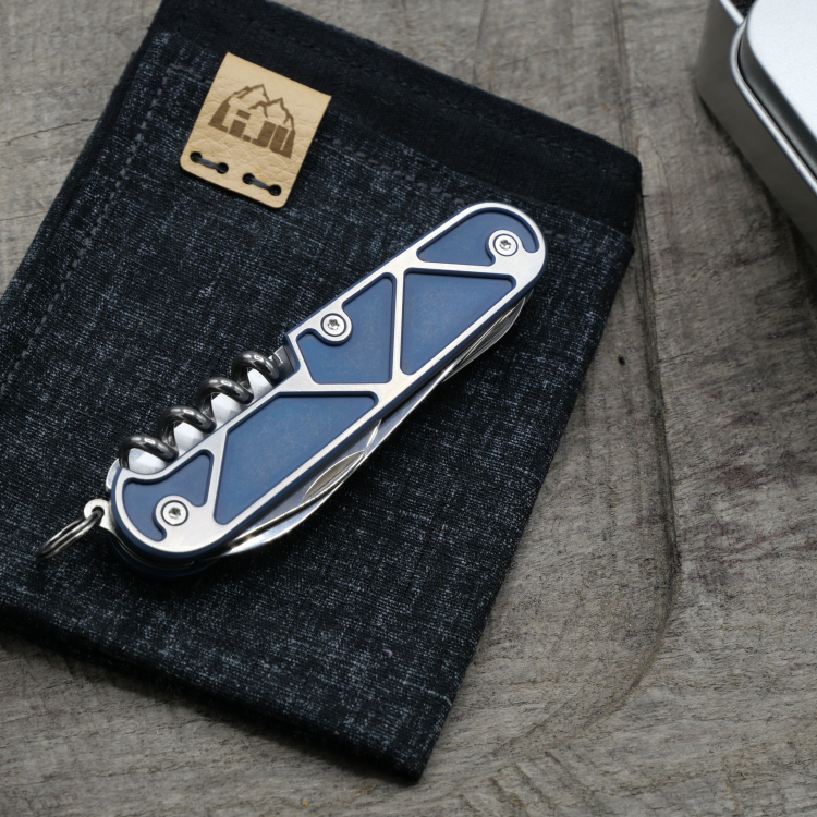 Li.JU MOD - TITAN - TRIANGLE - anodisiert - Compact - Titan Grade 5  (Ti 6AI 4V)  - 91mm