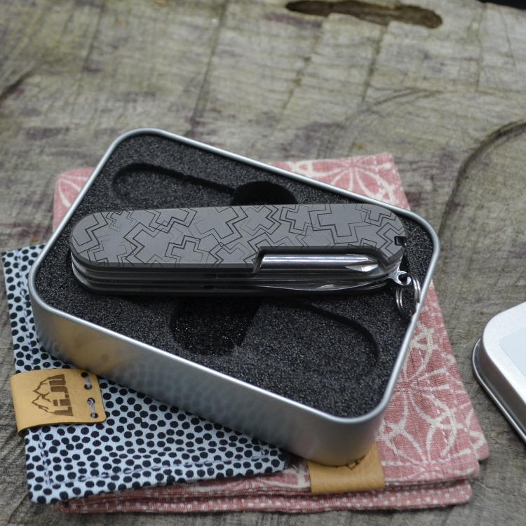 TITAN - CROSS dark wash - ti - Griffschalen oder montiertes Taschenmesser - Titan Grade 5  (Ti 6AI 4V) - 91mm