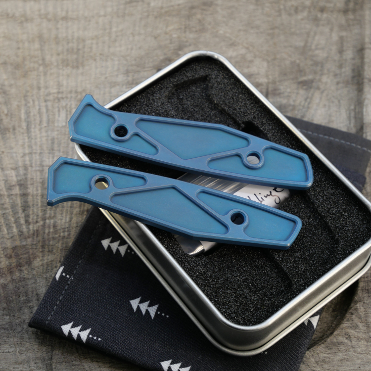 Preview: Li.JU MODS - TRIANGLE - anodisiert , stonewashed- Griffschalen für das AK1 - Titan Grade 5 (Ti 6AI 4V)