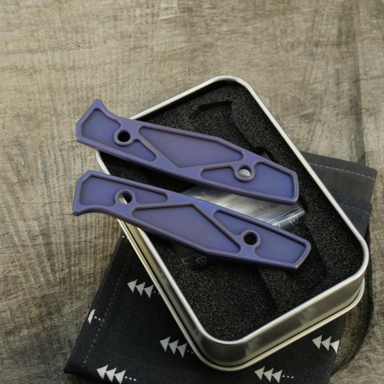 Preview: Li.JU MODS - TRIANGLE - anodisiert , stonewashed- Griffschalen für das AK1 - Titan Grade 5 (Ti 6AI 4V)