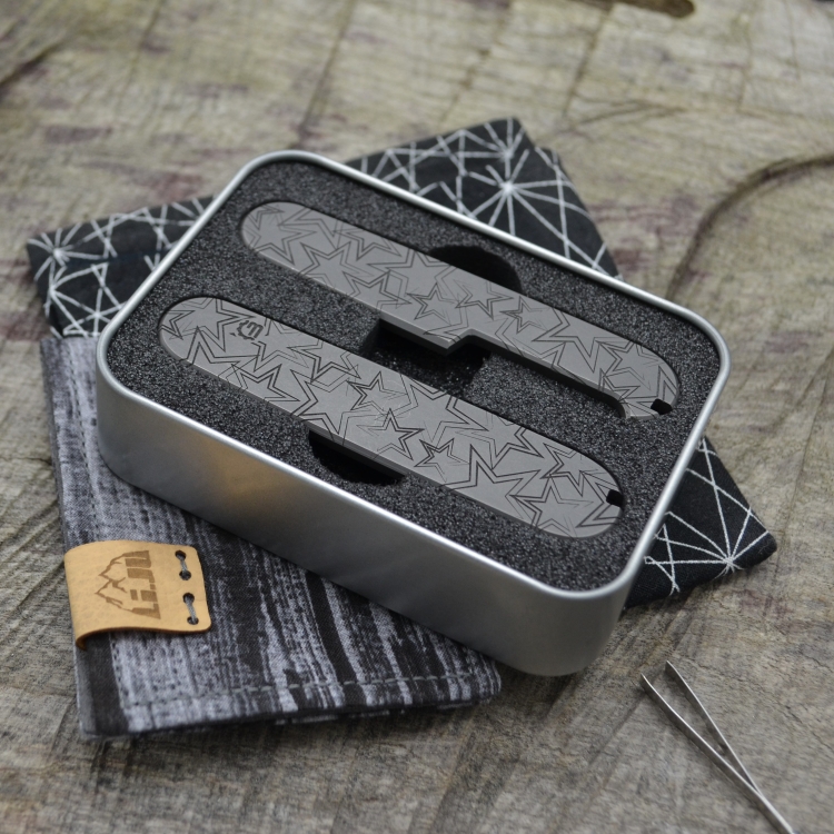 TITAN - STARS dark wash - ti - Griffschalen oder montiertes Taschenmesser - Titan Grade 5  (Ti 6AI 4V) - 91mm