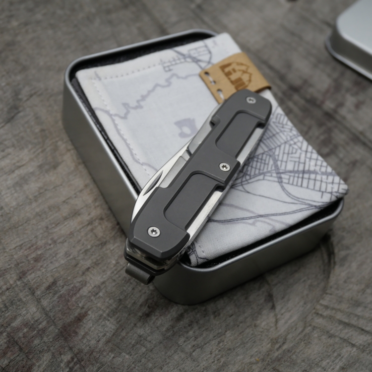 TITAN - asymmetric dark wash  mit Clip - fertig montiertes Taschenmesser - Titan Grade 5  (Ti 6AI 4V)  - 93mm