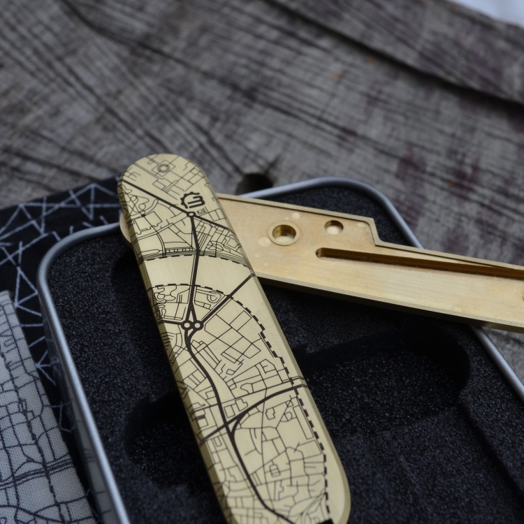 MESSING - MAYBE LONDON - Stadtplan - Griffschalen oder montiertes Taschenmesser - 91mm