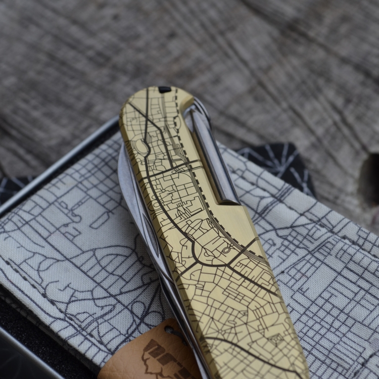 MESSING - MAYBE LONDON - Stadtplan - Griffschalen oder montiertes Taschenmesser - 91mm