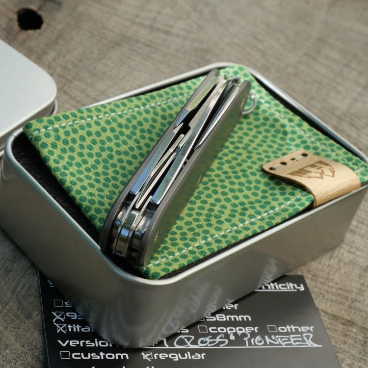 TITAN - slim line - cross cutout, used wash - Griffschalen oder fertig montiertes Taschenmesser - Titan Grade 5  (Ti 6AI 4V)  - 93mm