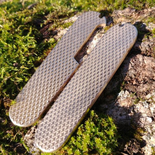 BRASS - diamond -  fluted - scales or mounted pocket knife