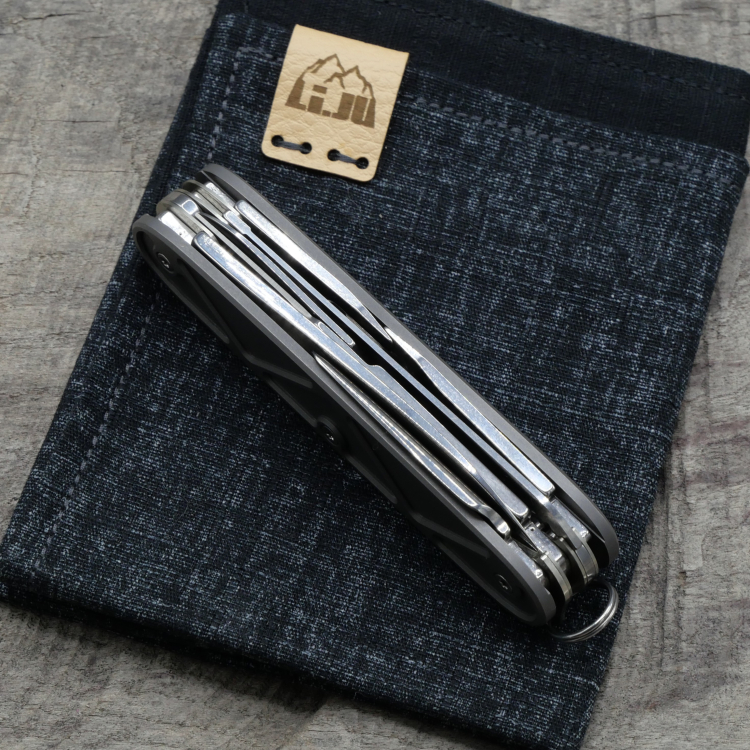 Preview: TITAN - TRIANGLE dark wash - FARMER X- Titan Grade 5  (Ti 6AI 4V)  - 93mm