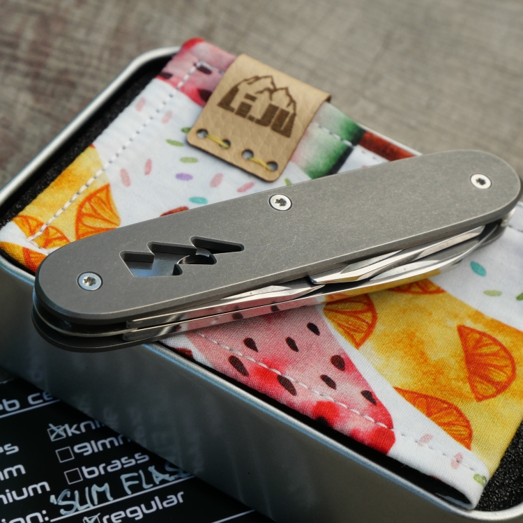 TITAN - slim line - flash cutout, used wash - Griffschalen oder fertig montiertes Taschenmesser - Titan Grade 5  (Ti 6AI 4V)  - 93mm