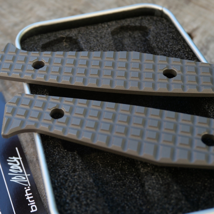TITAN - hardfragged dark wash - Griffschalen für das AK1 - Titan Grade 5 (Ti 6AI 4V)