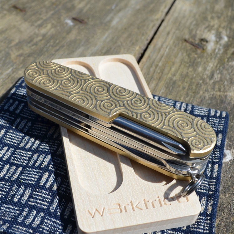 MESSING - japanese circle - Kreise - Griffschalen oder montiertes Taschenmesser