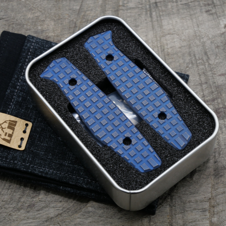 Li.JU MODS - HARDFRAGGED - triangle anodisiert stonewashed - Griffschalen für das AK1 - Titan Grade 5 (Ti 6AI 4V)