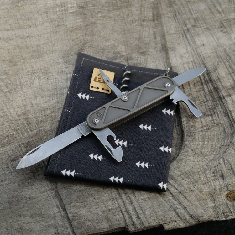 Preview: TRIANGLE- Spartan - acidstonewash, fertig montiertes Taschenmesser - Titan Grade 5  (Ti 6AI 4V)  - 91mm
