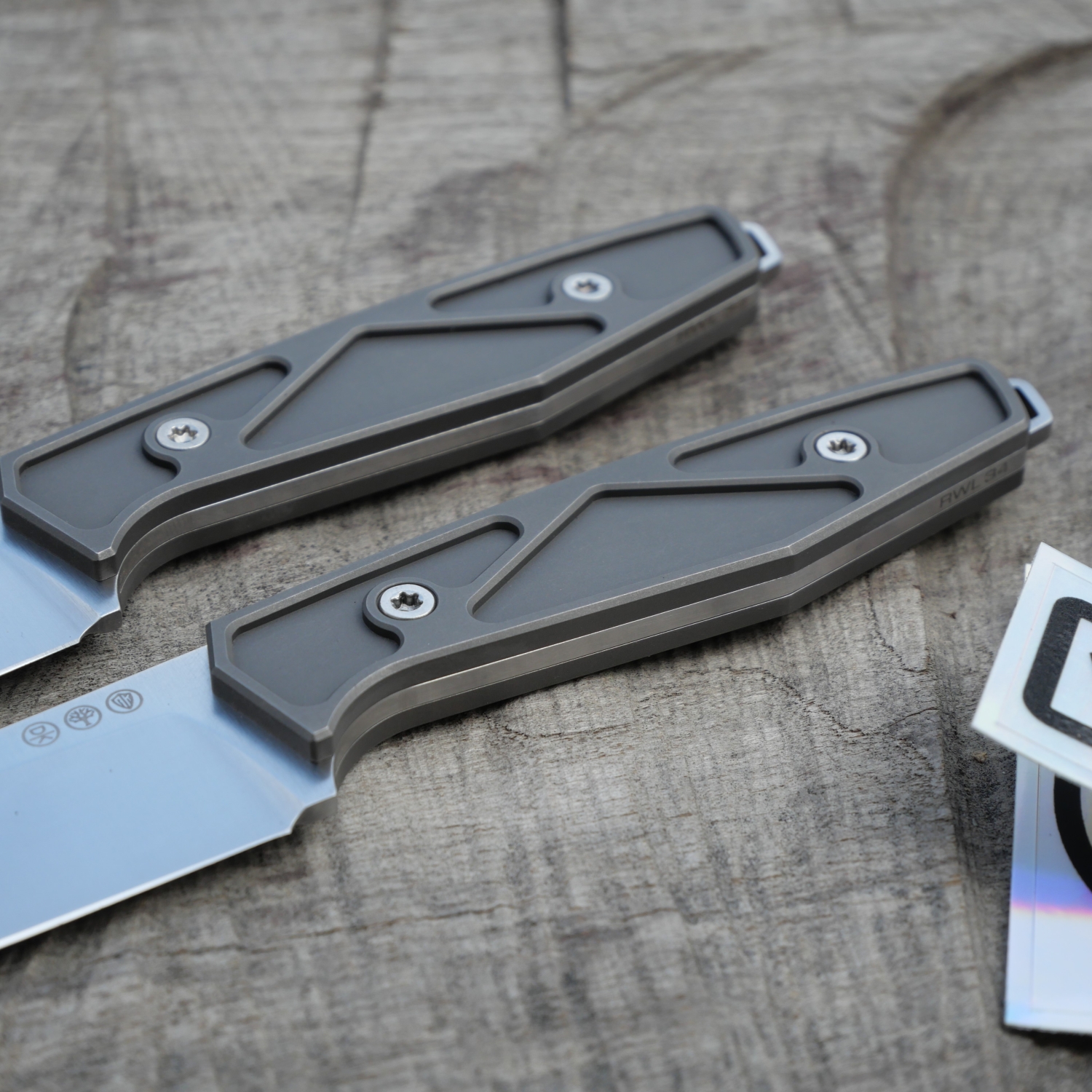 TITAN - triangle dark wash - Griffschalen für das AK1 - Titan Grade 5 (Ti 6AI 4V)