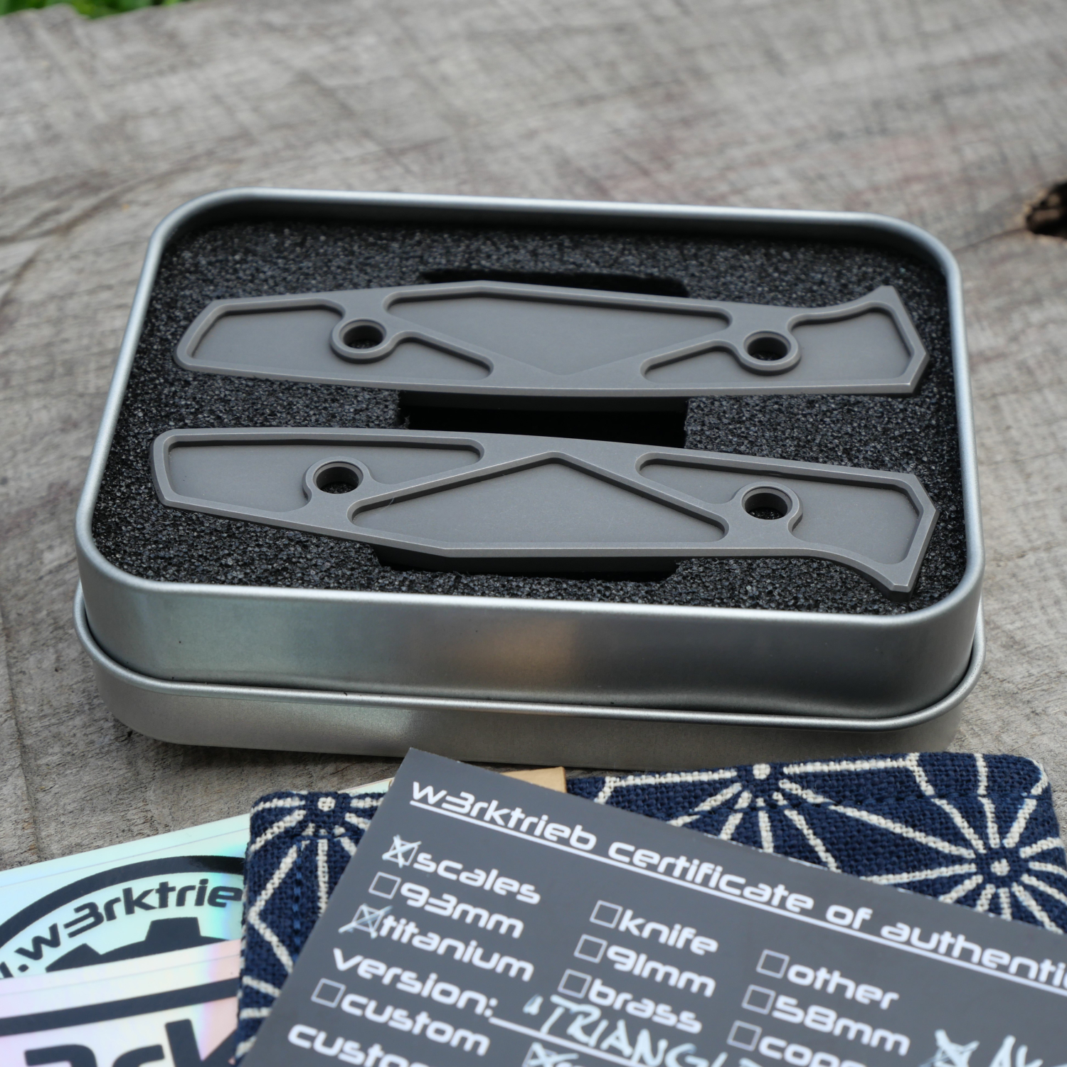 TITAN - triangle dark wash - Griffschalen für das AK1 - Titan Grade 5 (Ti 6AI 4V)