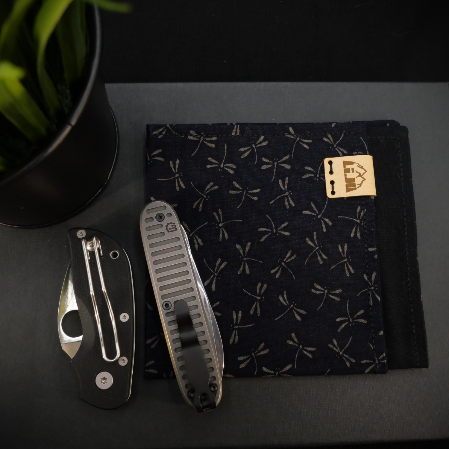 Li.JU Hank, BLACK DRAGONFLY