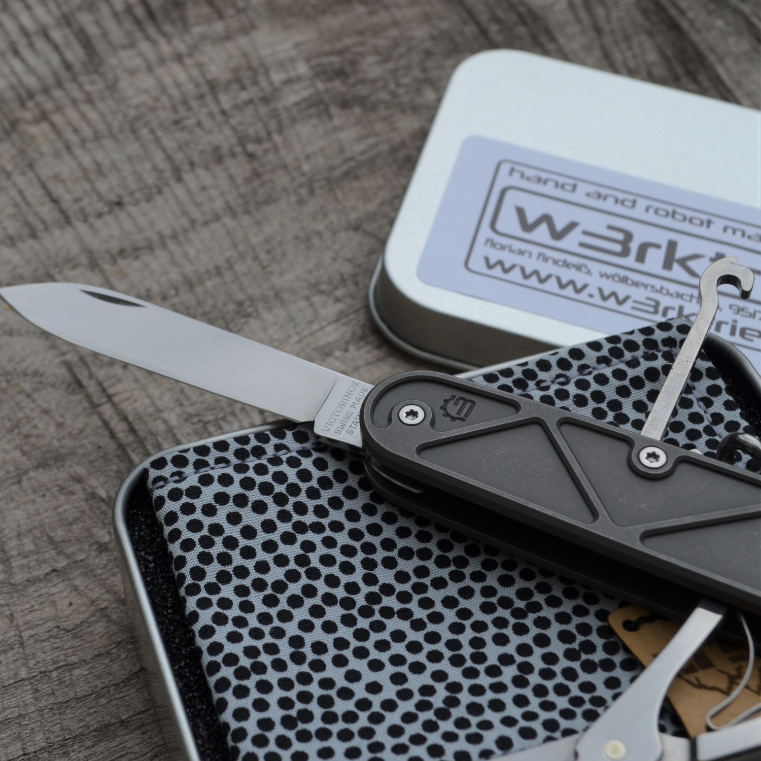 TITAN - triangle dark wash geschraubt - Brückenschalen - oc - fertigmontiertes Taschenmesser - Titan Grade 5  (Ti 6AI 4V) - 91mm