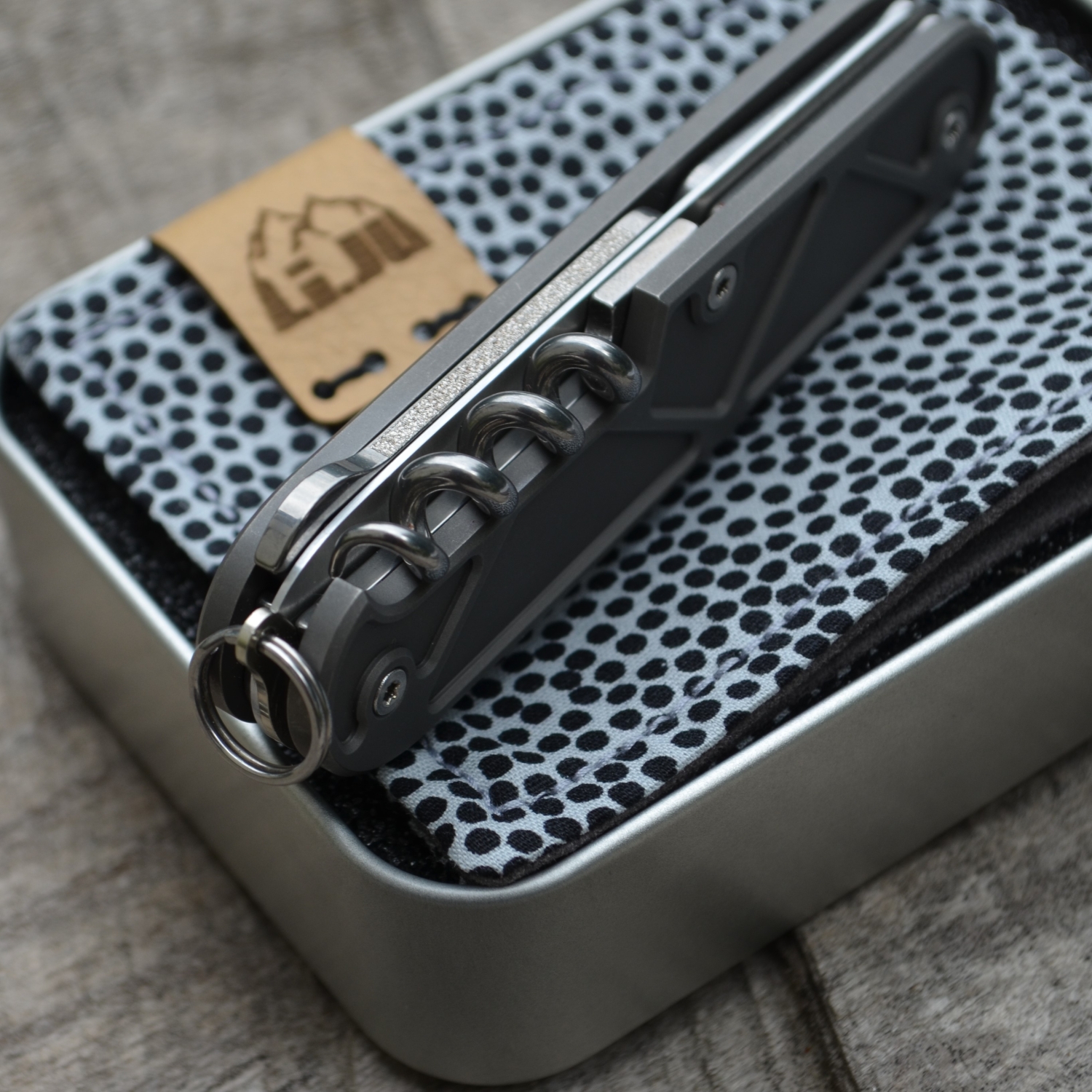 TITAN - triangle dark wash geschraubt - Brückenschalen - oc - fertigmontiertes Taschenmesser - Titan Grade 5  (Ti 6AI 4V) - 91mm