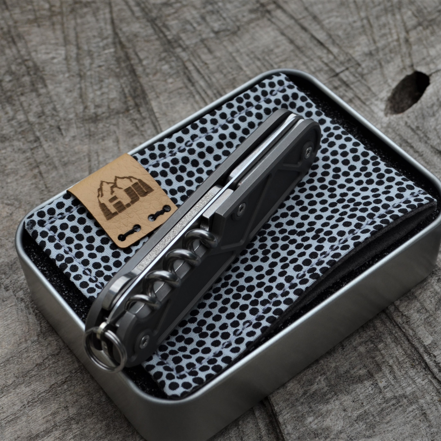 TITAN - triangle dark wash geschraubt - Brückenschalen - oc - fertigmontiertes Taschenmesser - Titan Grade 5  (Ti 6AI 4V) - 91mm