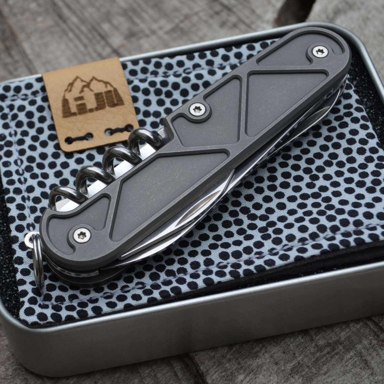 TITAN - triangle dark wash geschraubt - Brückenschalen - oc - fertigmontiertes Taschenmesser - Titan Grade 5  (Ti 6AI 4V) - 91mm
