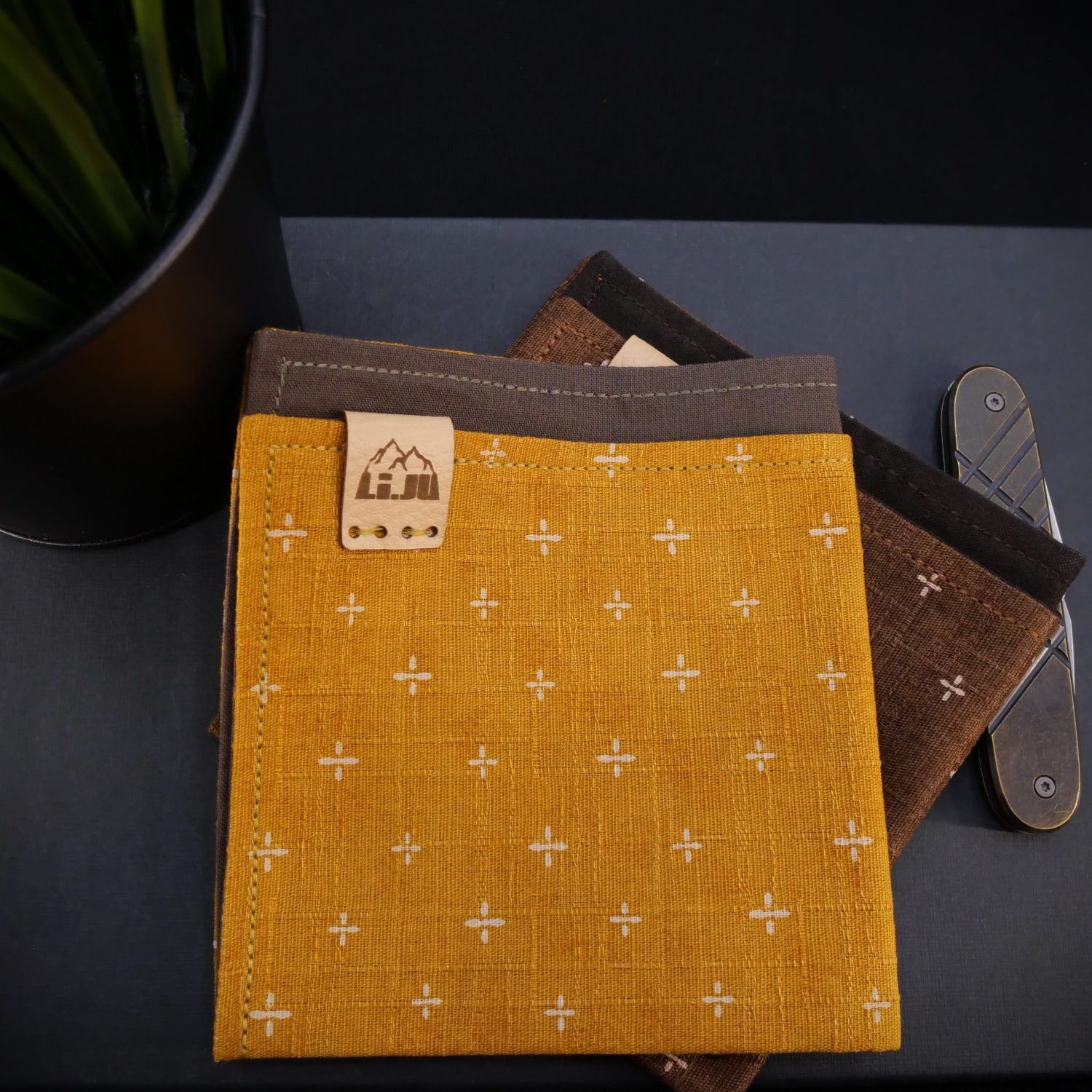 JAPANESE CROSSES - EDC HANDKERCHIEF - HANK - mustard/braun