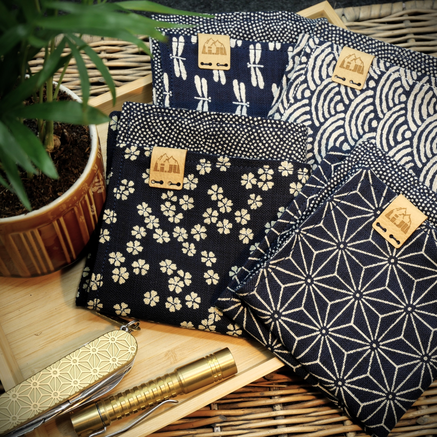 Li.JU Hank, DRAGONFLY indigo