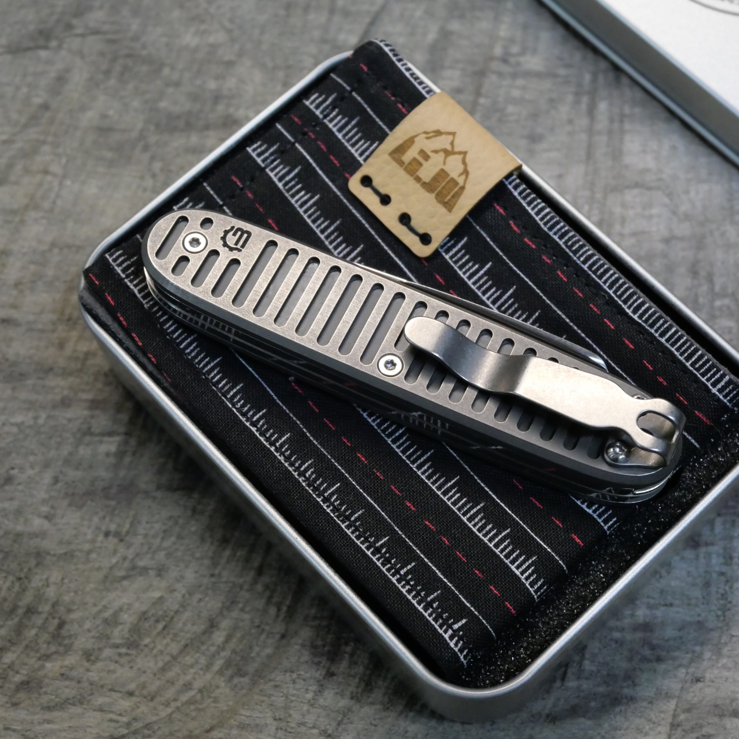 TITAN mit CLIP - speaker used wash -  - Griffschalen oder montiertes Taschenmesser - Titan Grade 5  (Ti 6AI 4V)  - 93mm