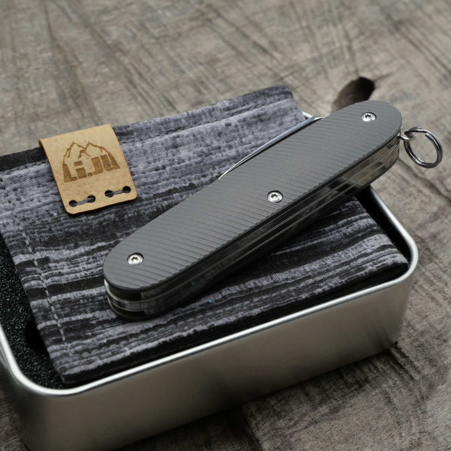 TITAN - contoured lines one-five - dark wash - fertig montiertes Taschenmesser - Titan Grade 5  (Ti 6AI 4V)  - 93mm