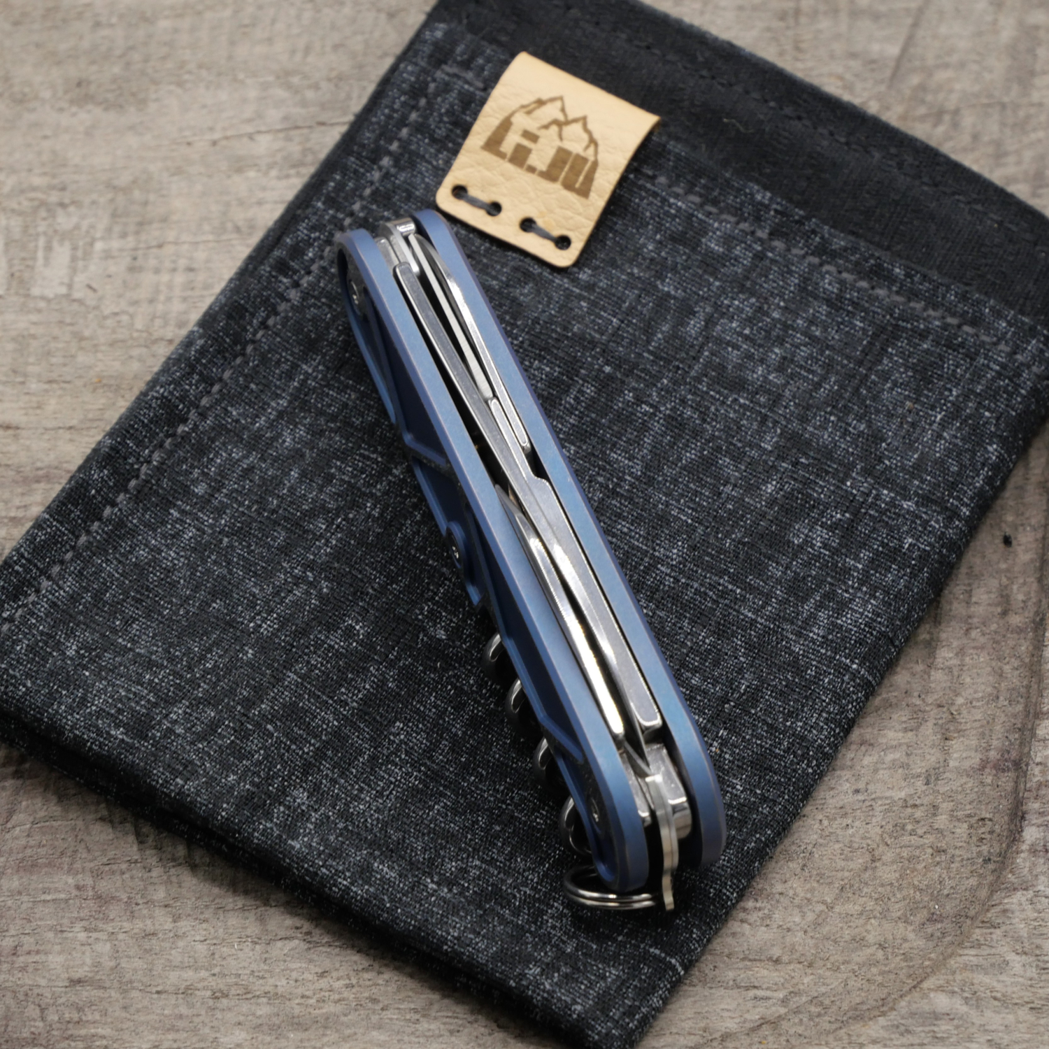 Li.JU MOD - TITAN - TRIANGLE - anodisiert - Compact - Titan Grade 5  (Ti 6AI 4V)  - 91mm