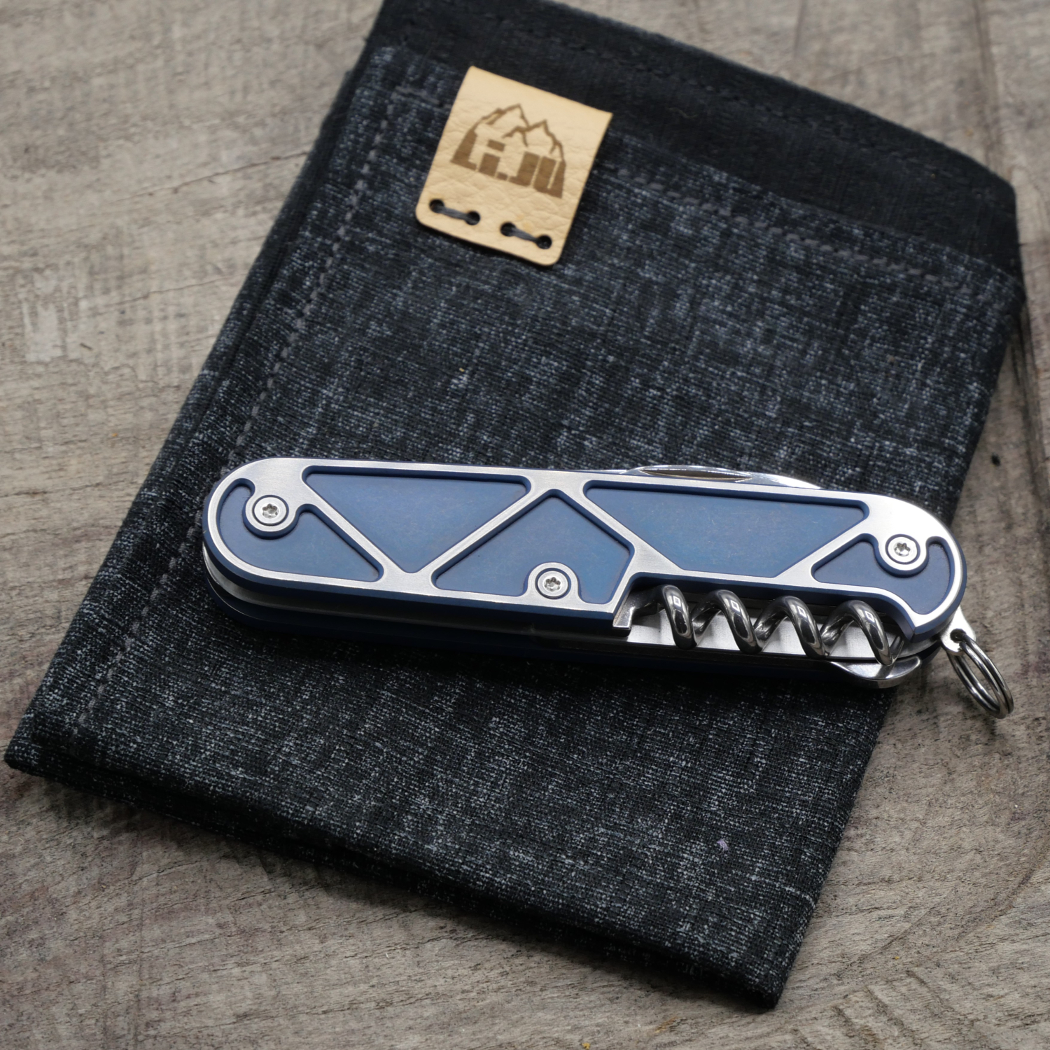 Li.JU MOD - TITAN - TRIANGLE - anodisiert - Compact - Titan Grade 5  (Ti 6AI 4V)  - 91mm