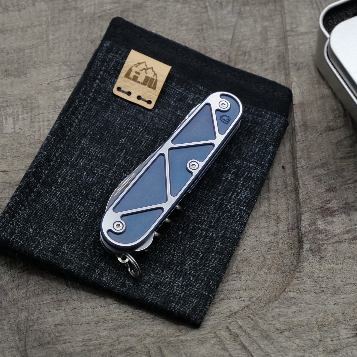 Li.JU MOD - TITAN - TRIANGLE - anodisiert - Compact - Titan Grade 5  (Ti 6AI 4V)  - 91mm