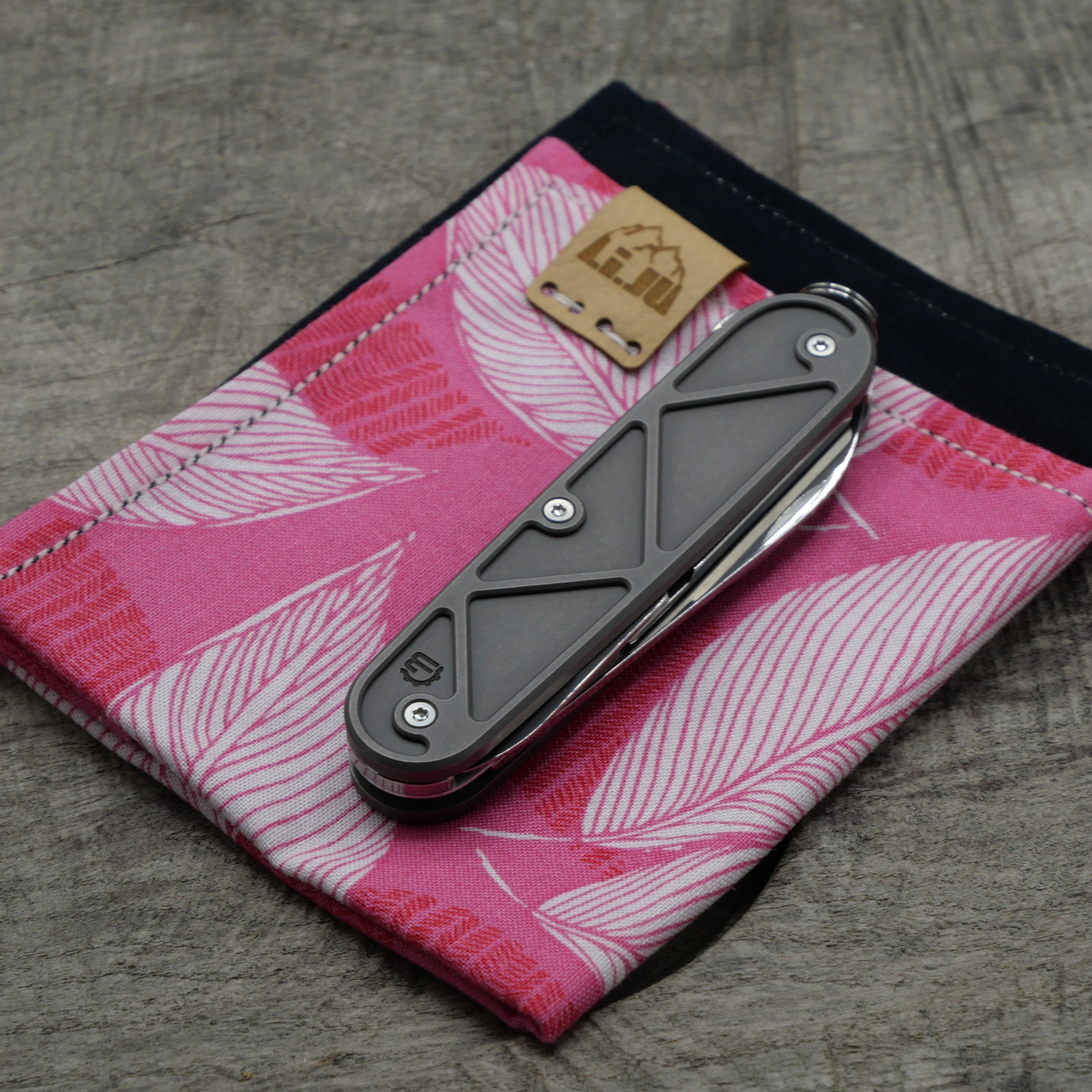 TITAN - TRIANGLE dark wash - Griffschalen oder montiertes Taschenmesser - Titan Grade 5  (Ti 6AI 4V)  - 91mm