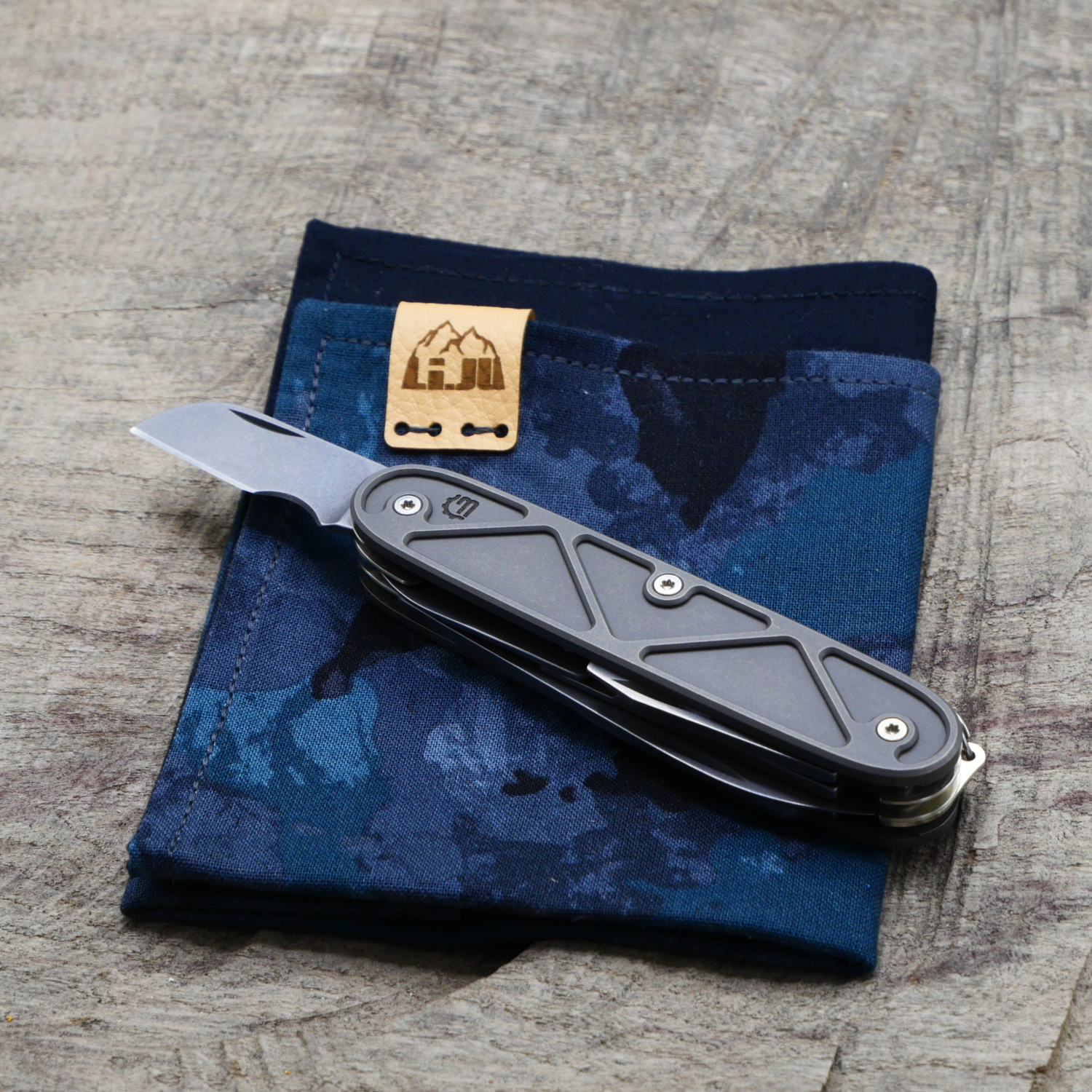 TITAN - TRIANGLE - dark wash - ELECTRICIAN-X - acidstonewash - Titan Grade 5  (Ti 6AI 4V)  - 93mm