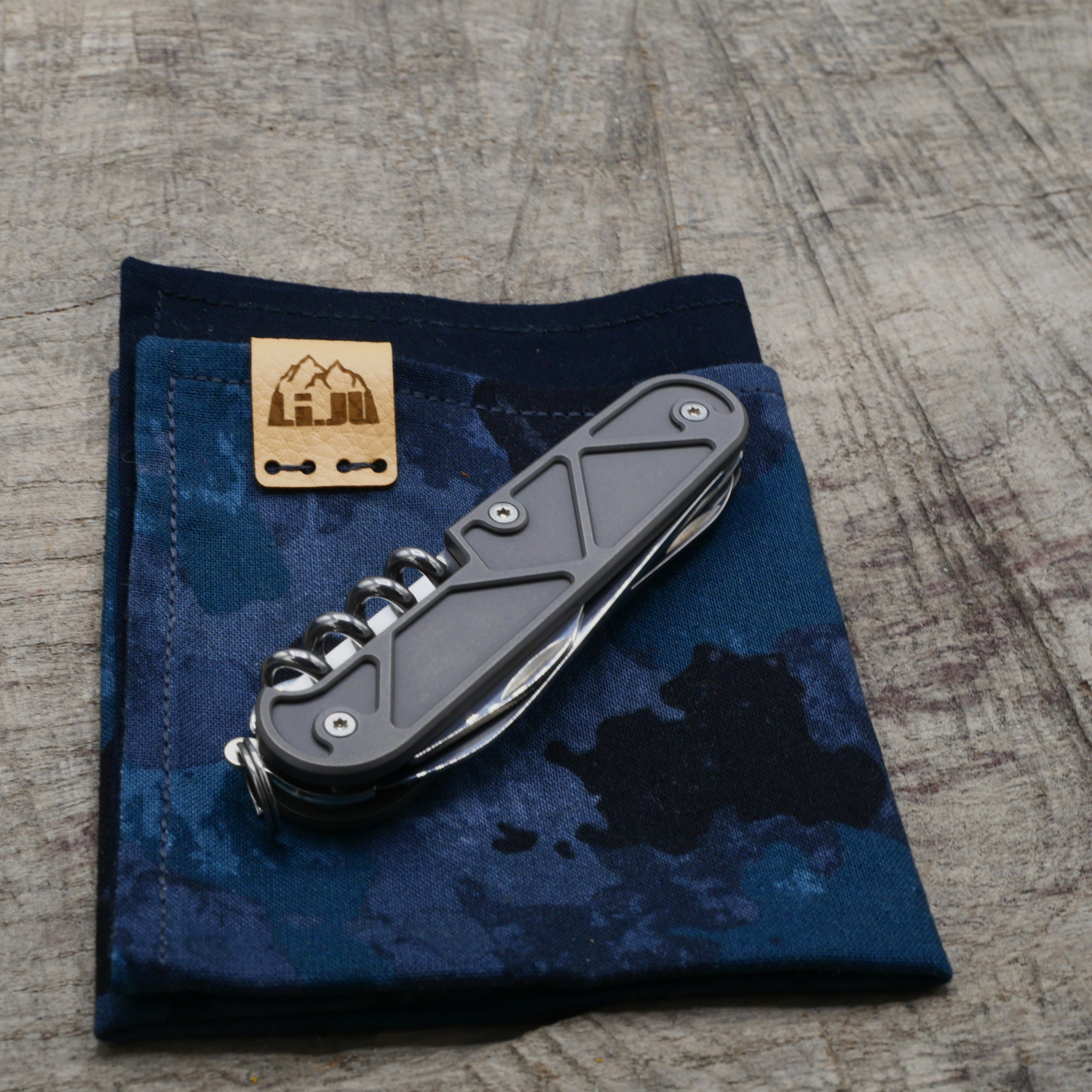 TITAN - TRIANGLE - dark wash - COMPACT - Titan Grade 5  (Ti 6AI 4V)  - 91mm