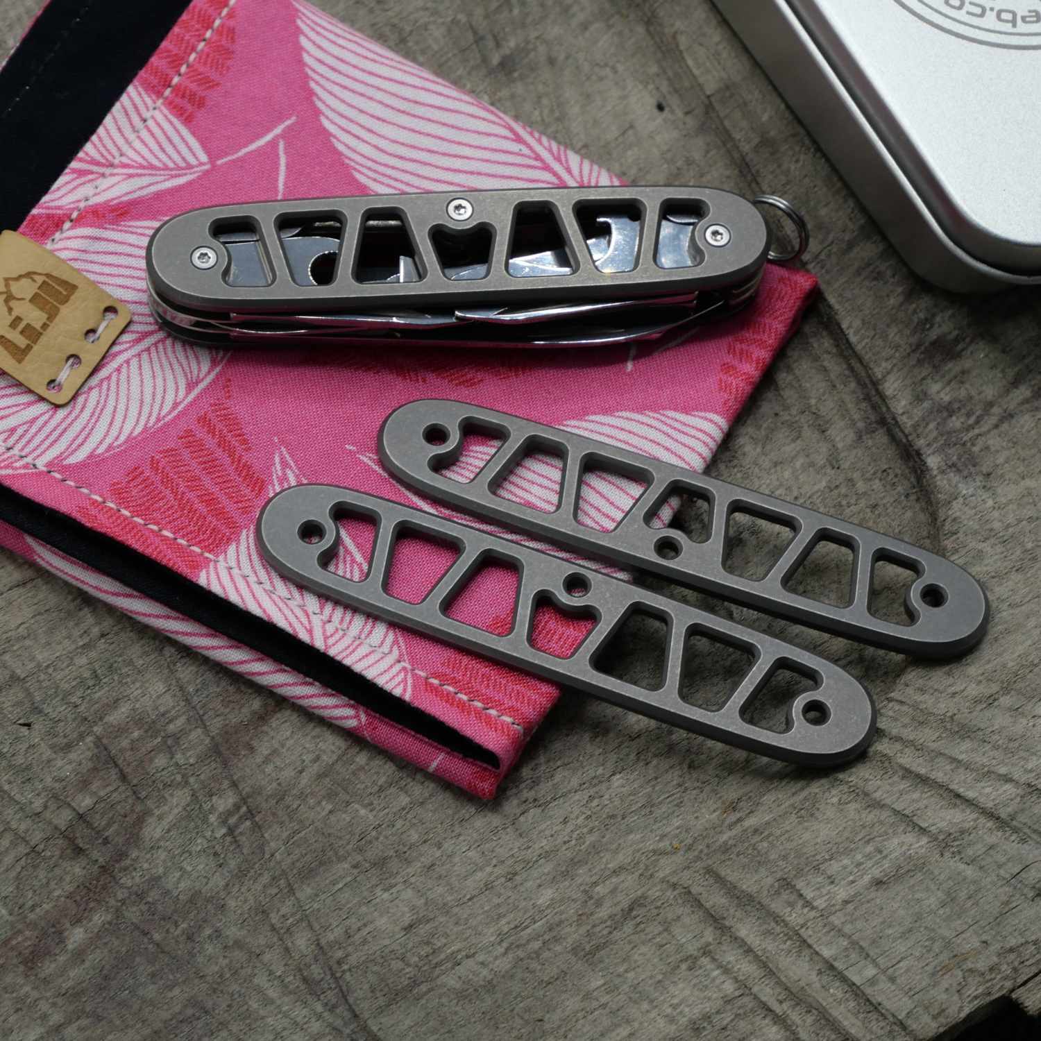 TITAN - skeleton used wash - Griffschalen oder montiertes Taschenmesser - Titan Grade 5  (Ti 6AI 4V) - 93mm