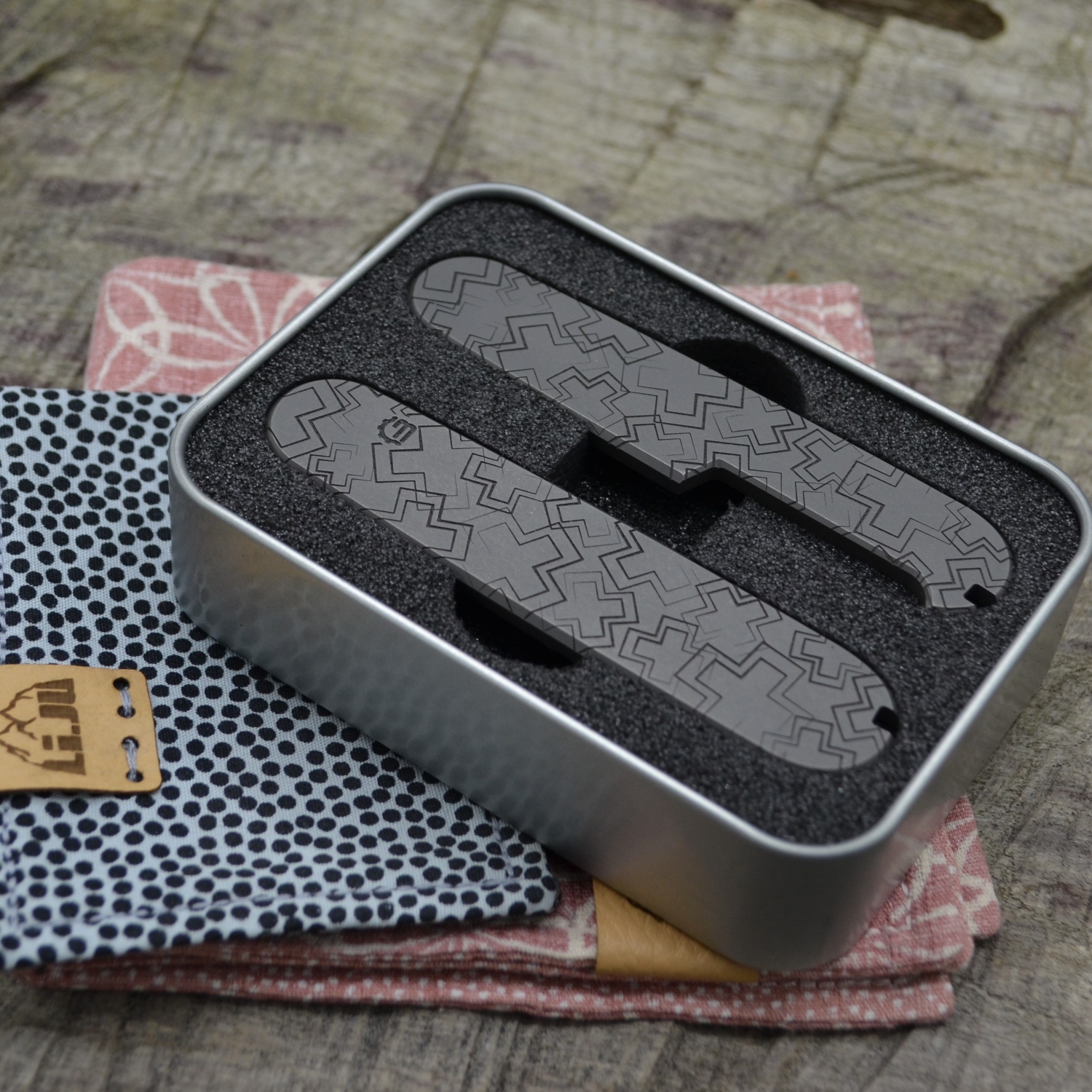 TITAN - CROSS dark wash - ti - Griffschalen oder montiertes Taschenmesser - Titan Grade 5  (Ti 6AI 4V) - 91mm