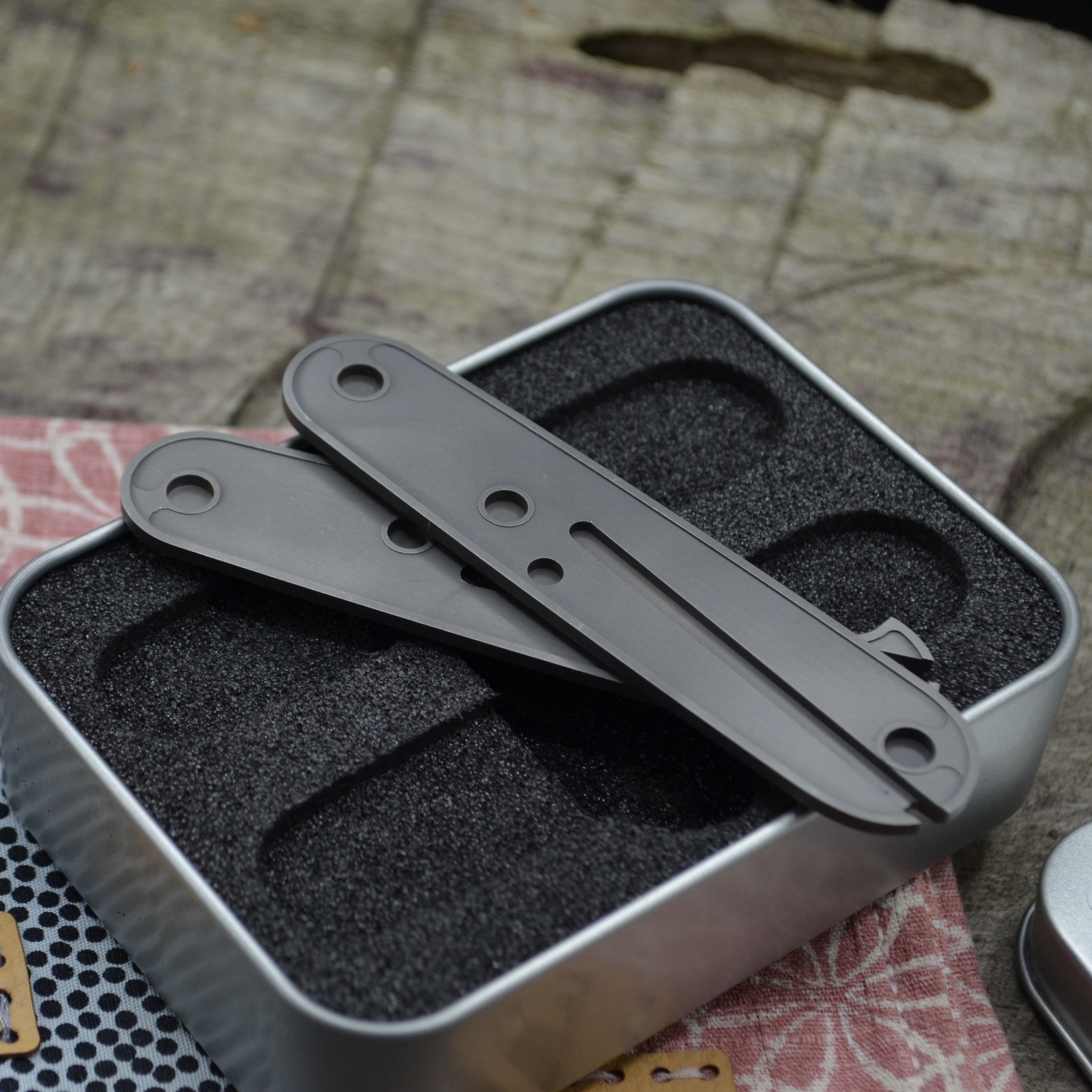TITAN - CROSS dark wash - ti - Griffschalen oder montiertes Taschenmesser - Titan Grade 5  (Ti 6AI 4V) - 91mm