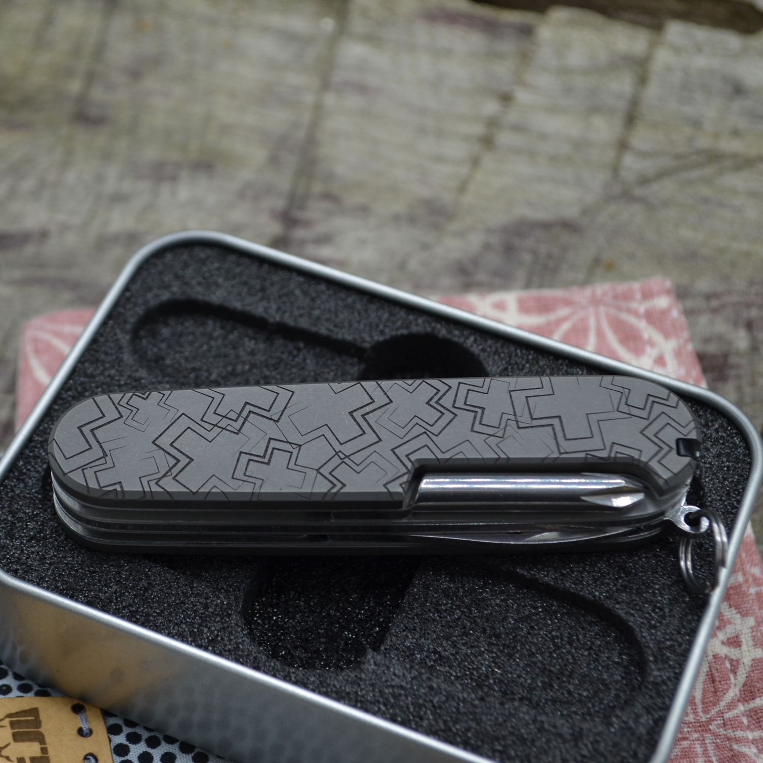 TITAN - CROSS dark wash - ti - Griffschalen oder montiertes Taschenmesser - Titan Grade 5  (Ti 6AI 4V) - 91mm