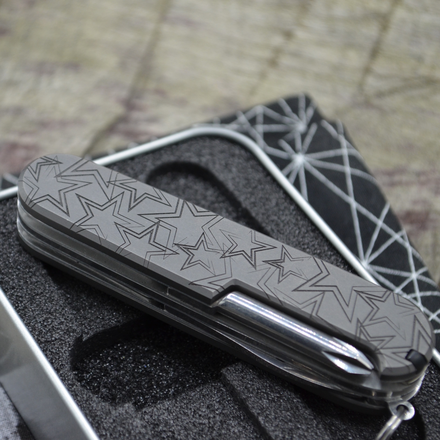 TITAN - STARS dark wash - ti - Griffschalen oder montiertes Taschenmesser - Titan Grade 5  (Ti 6AI 4V) - 91mm