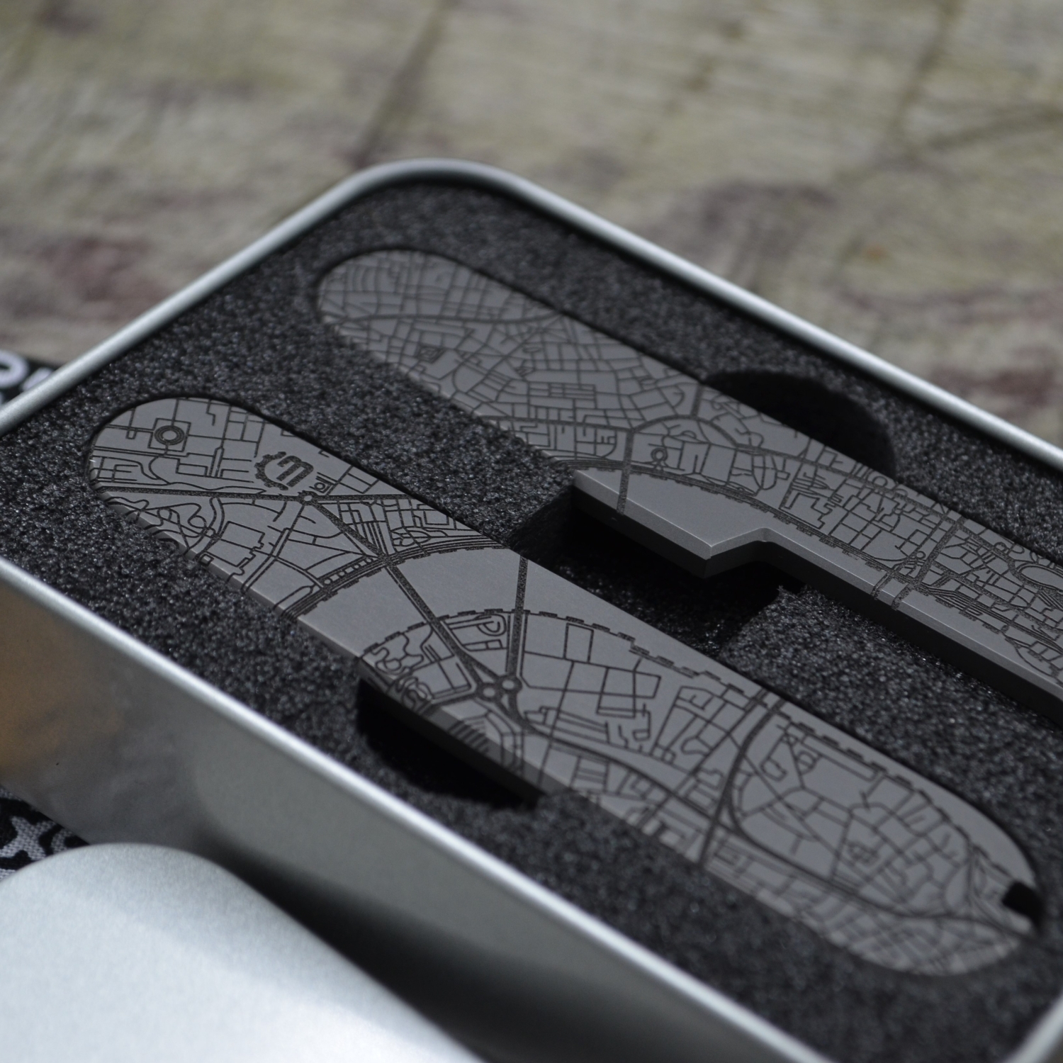 TITAN - MAYBE LONDON dark wash - ti - Griffschalen oder montiertes Taschenmesser - Titan Grade 5  (Ti 6AI 4V) - 91mm