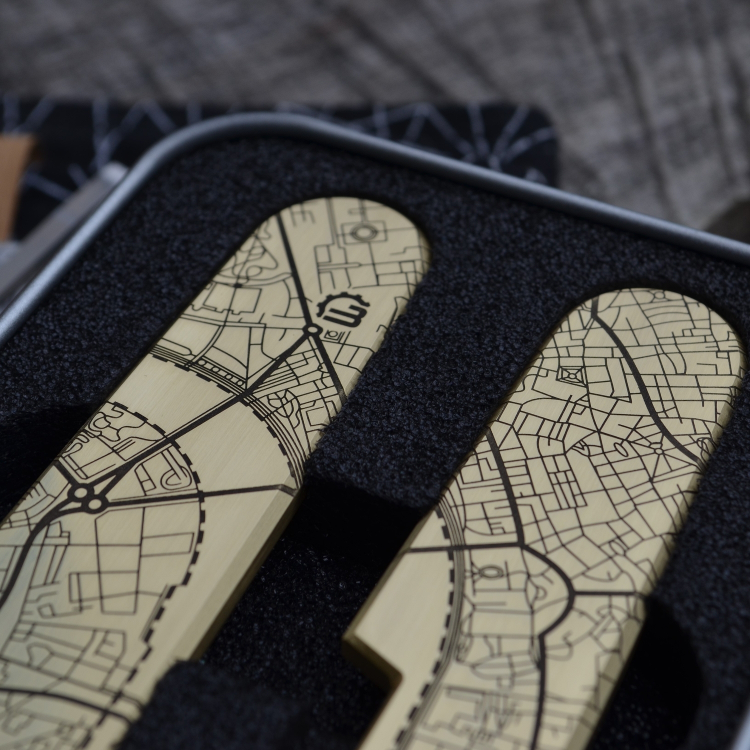 MESSING - MAYBE LONDON - Stadtplan - Griffschalen oder montiertes Taschenmesser - 91mm