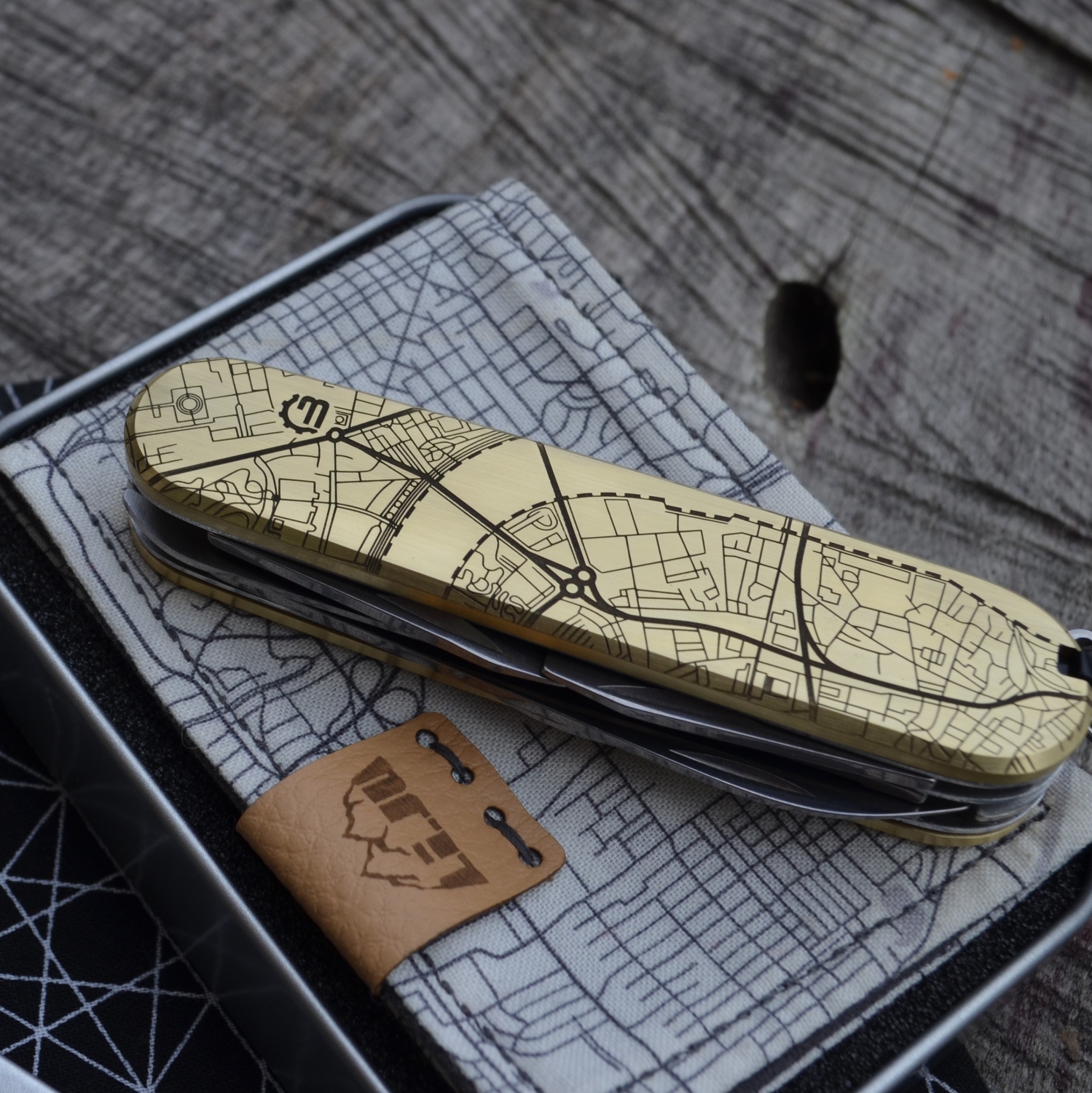 MESSING - MAYBE LONDON - Stadtplan - Griffschalen oder montiertes Taschenmesser - 91mm