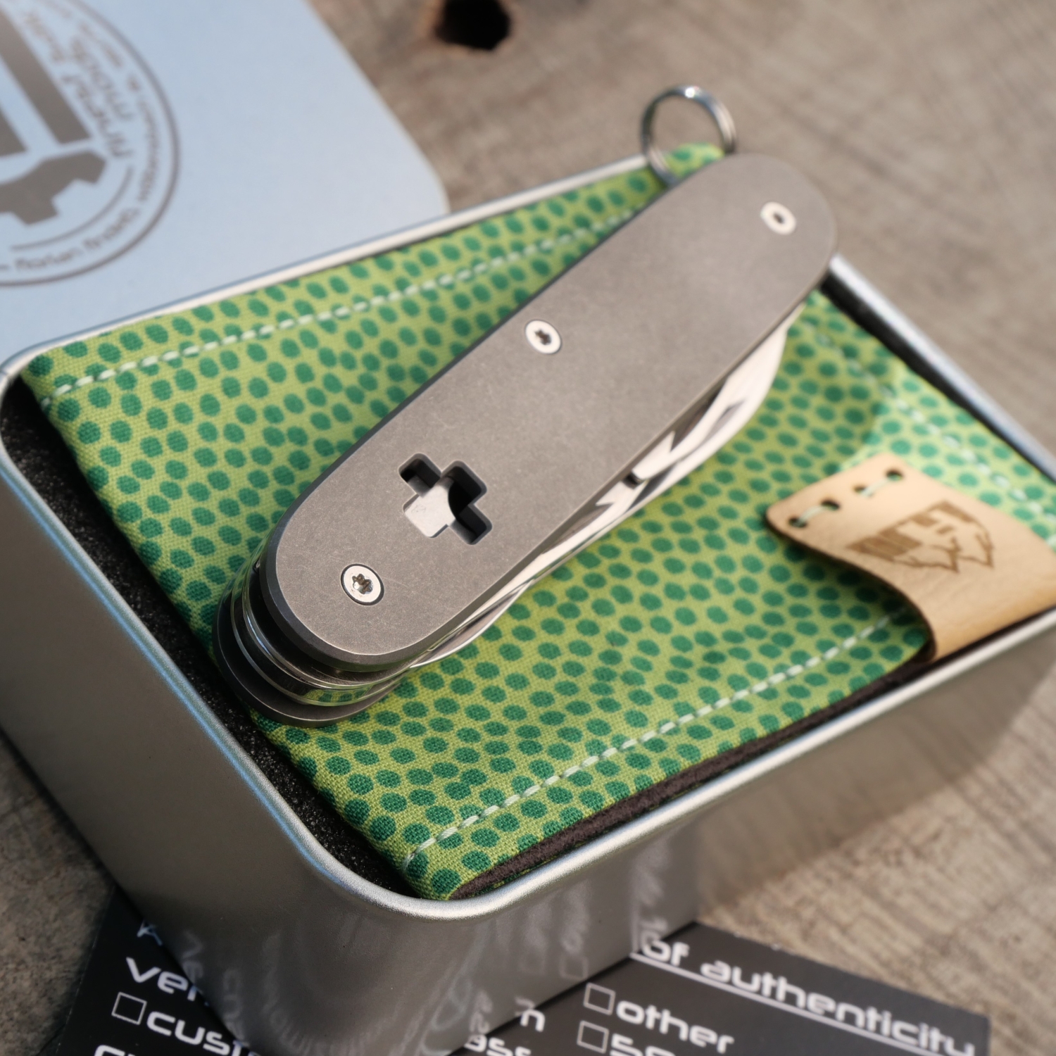 TITAN - slim line - cross cutout, used wash - Griffschalen oder fertig montiertes Taschenmesser - Titan Grade 5  (Ti 6AI 4V)  - 93mm