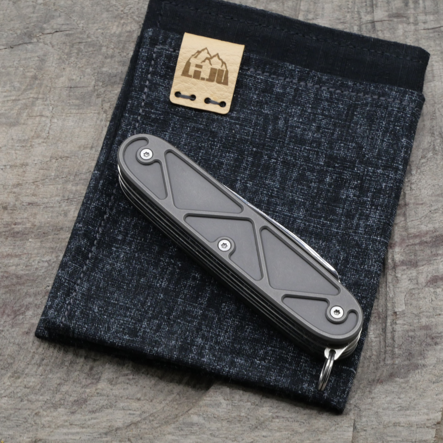 TITAN - TRIANGLE dark wash - FARMER X- Titan Grade 5  (Ti 6AI 4V)  - 93mm