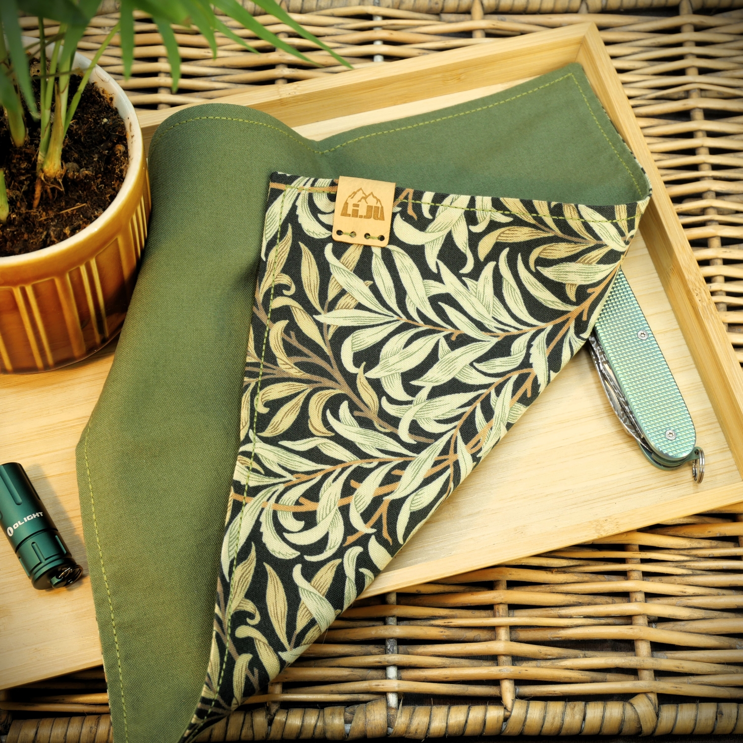 Li.JU Hank, GREEN LEAVES