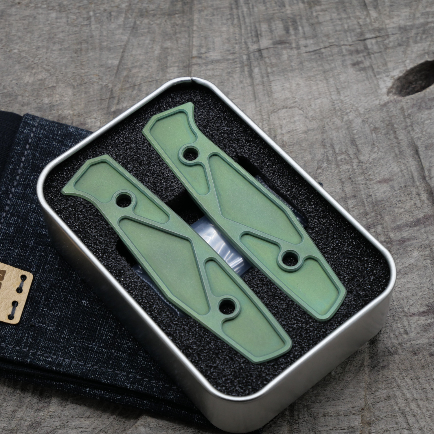 Li.JU MODS - TITAN - triangle anodisiert stonewashed - Griffschalen für das AK1 - Titan Grade 5 (Ti 6AI 4V)